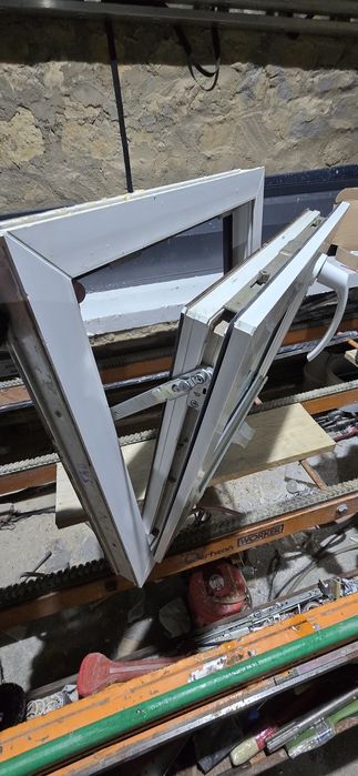 Okno pcv używane 565 x 535