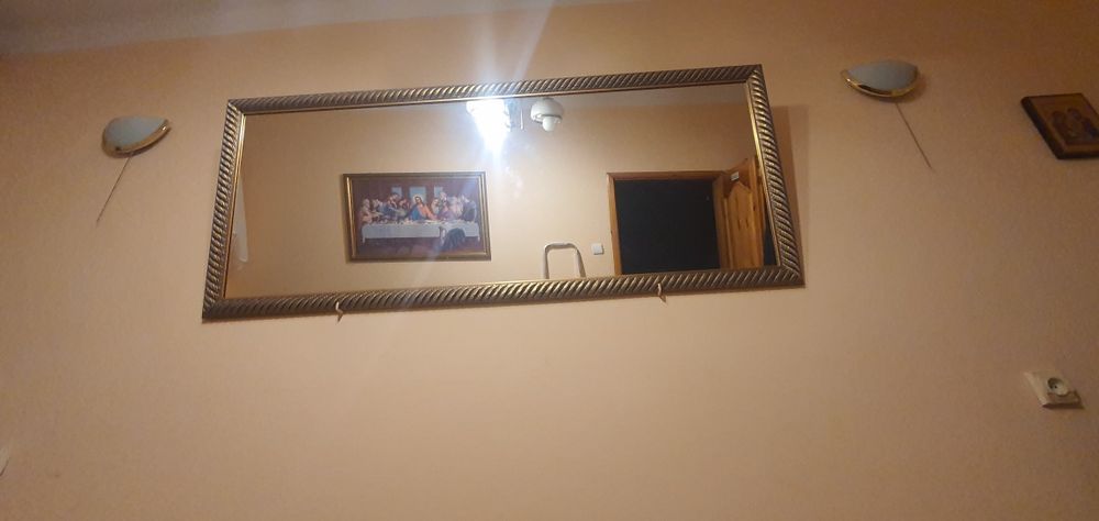 Duże lustro w złoto-brązowej ramie