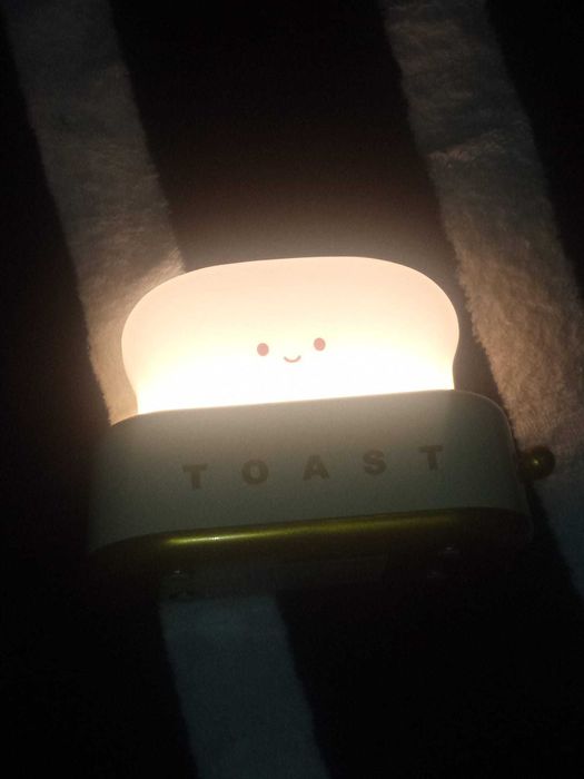 Luz Nocturna Recarregável em Forma de Torradeira