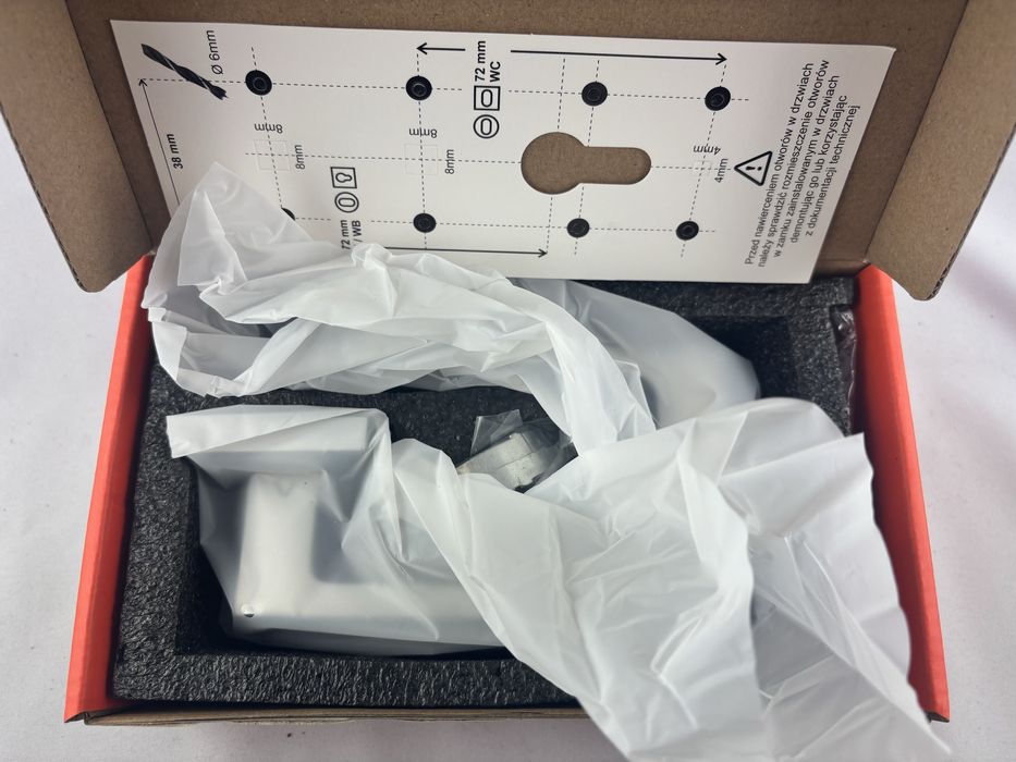 17 kpl-ów: Klamka VDS WARNA, R67, kwadratowa rozeta