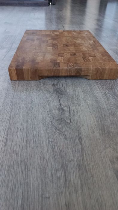 Пpодам кухонную  доску дубовую торцевую