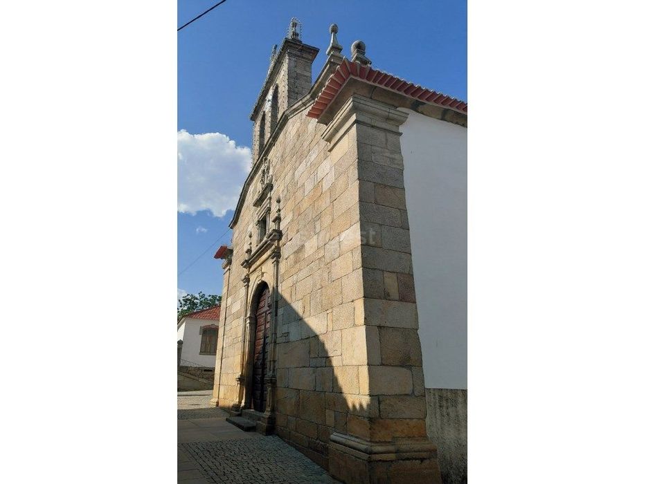 Moradia duplex espaçosa com 5 quartos e varanda - Lagoaça