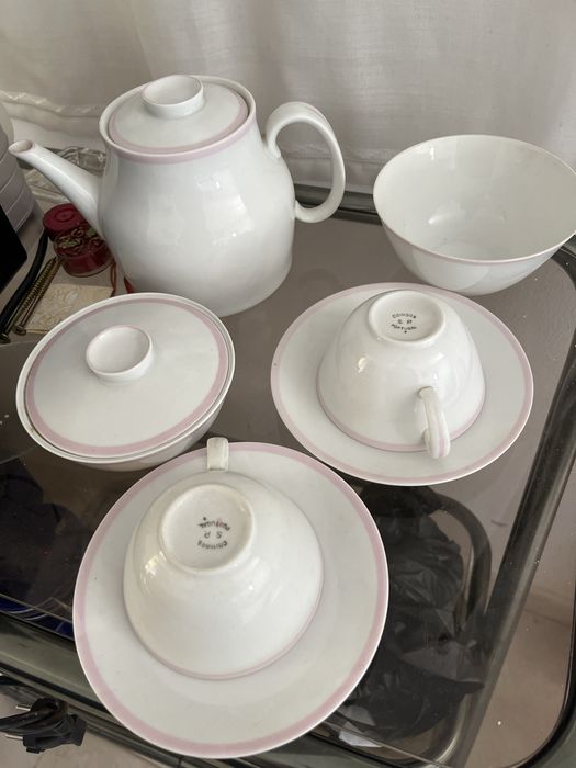 Egg-shell tea set in good condition426579763188224003