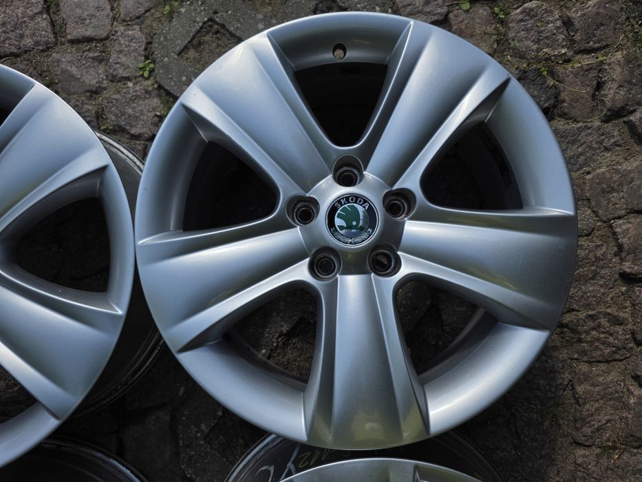 Oryginalne felgi aluminiowe SKODA YETI 17" 5x112 ET 45 Octavia Scout