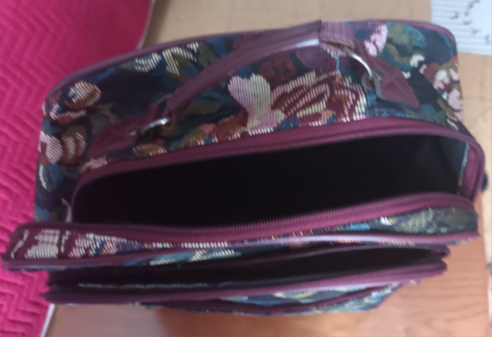 Pequena mala de viagem