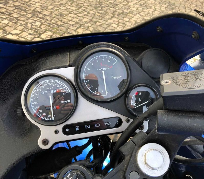 Triumph Sprint 900