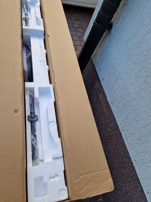 Nowy uszkodzony telewizor Hisense 55 cali 55U6NQ pęknięta matryca