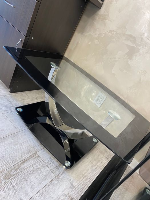 Столик журнальный стеклянный