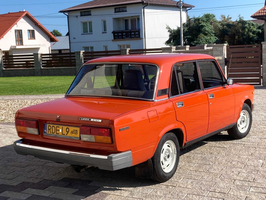samochód Lada 2107