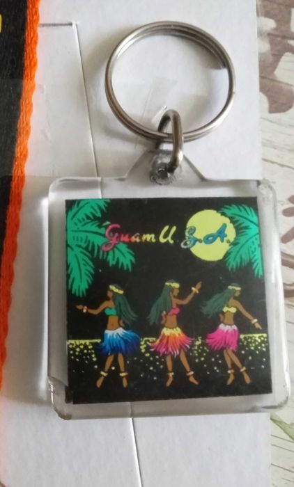 Trzy breloczki do kluczy  i smycze