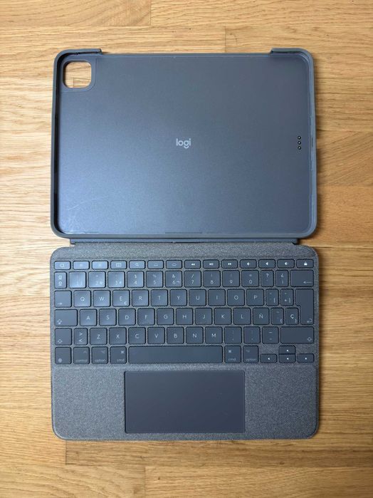 Logitech Combo Touch iPad Pro 11” – Teclado + Trackpad