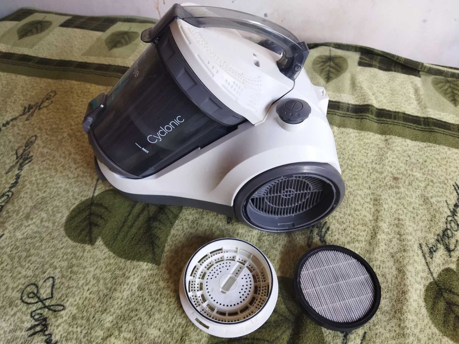 Пылесос Gorenje с контейнером 1900W.