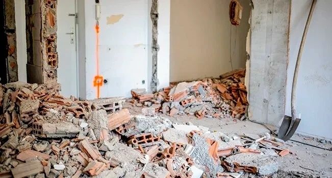 Cargas de Entulho, Terra, Madeira, Pladur, Limpeza de jardins, Pintura