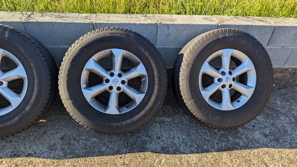 Jantes originais - Nissan Navara com pneus
