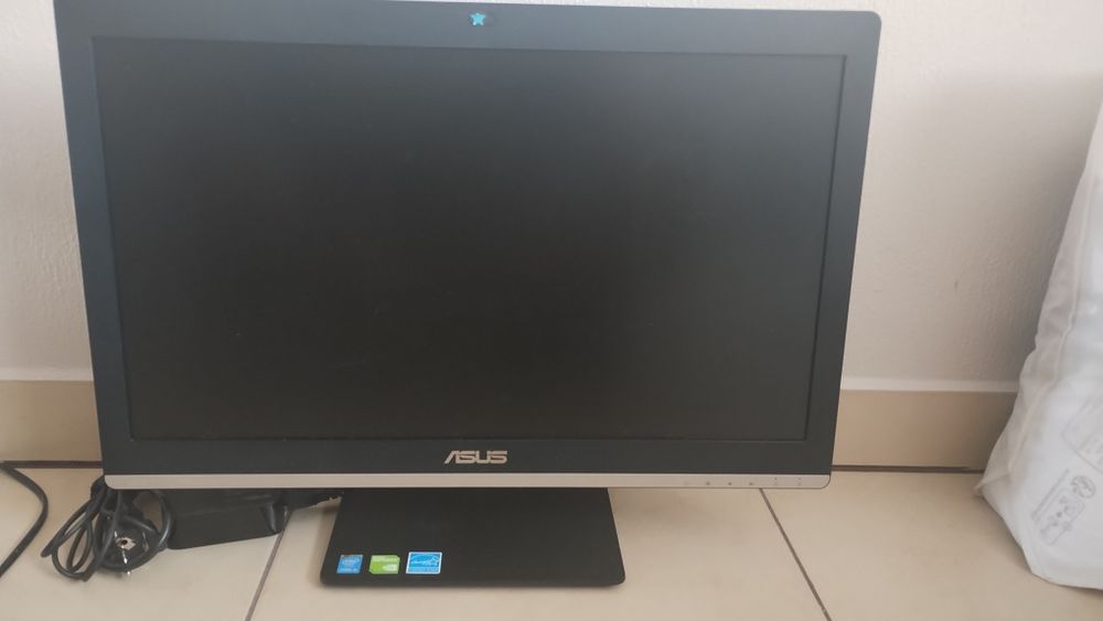 Asus all-on-one 22230i grafika 2GB opis
