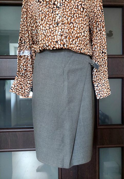 Спідниця сіра пряма із складкою