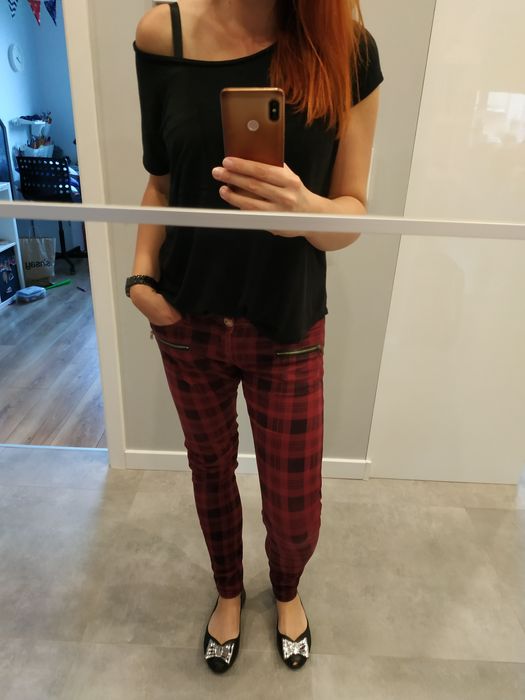 Bordowe spodnie w kratkę rozmiar S 36