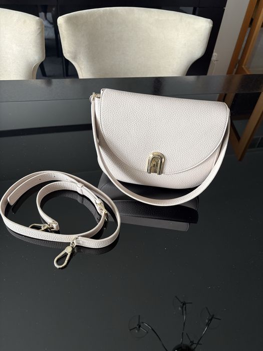 Mala Furla - com alça para uso tiracolo e outra mais pequena