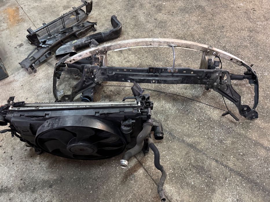 Frente completa Mercedes W204 C200 C220 ANO 2009 com sensores