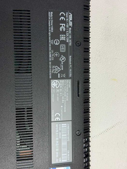 Asus X570U i5-8250U 8ram ssd 256 GTX 1050 2gb