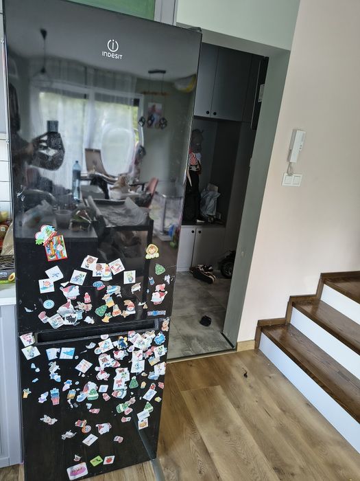 Lodówka Indesit czarna