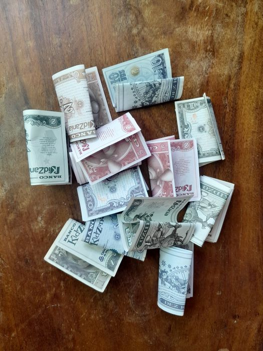 Kidzos kidzania com mealheiro