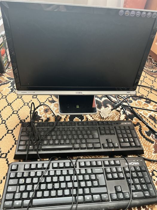 Монітор, клавіатура