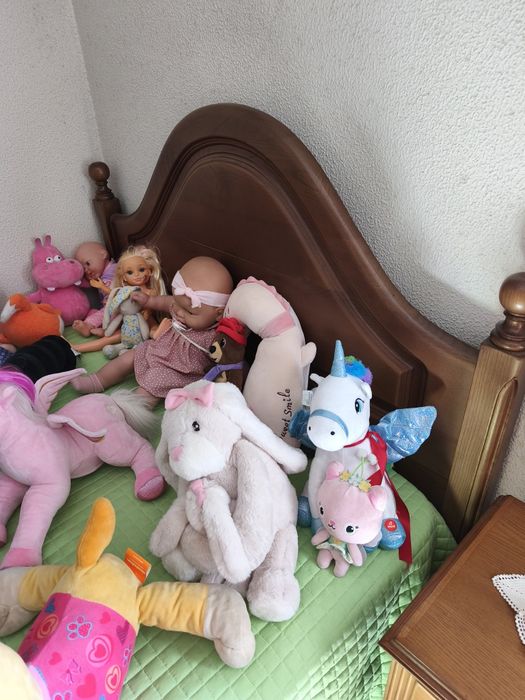 Mobília de quarto com 2 guarda fatos
