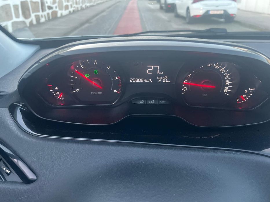 Peugeot 208 1.4  Hdi Bom Estado