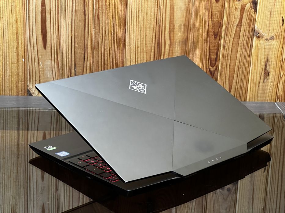 HP Omen 15, RTX2060, 144hz, I7 9750h