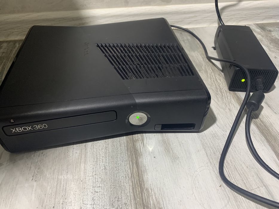 Б у Xbox 360S Console
