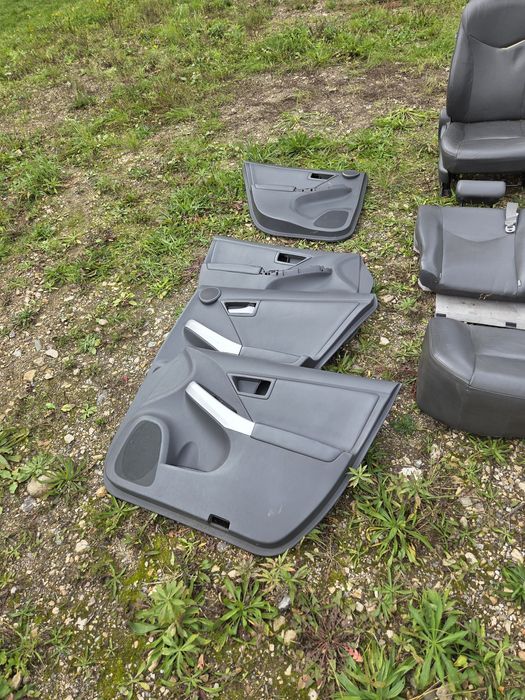 Komplet foteli i boczkow Toyota prius 3 Europa grzany