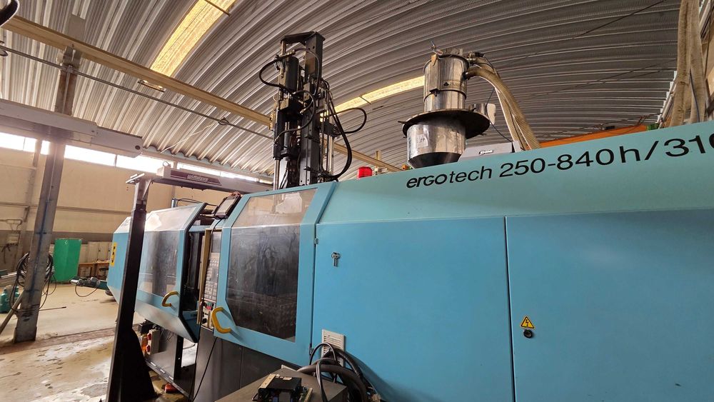 Máquina de injeção Demag 250 TON
