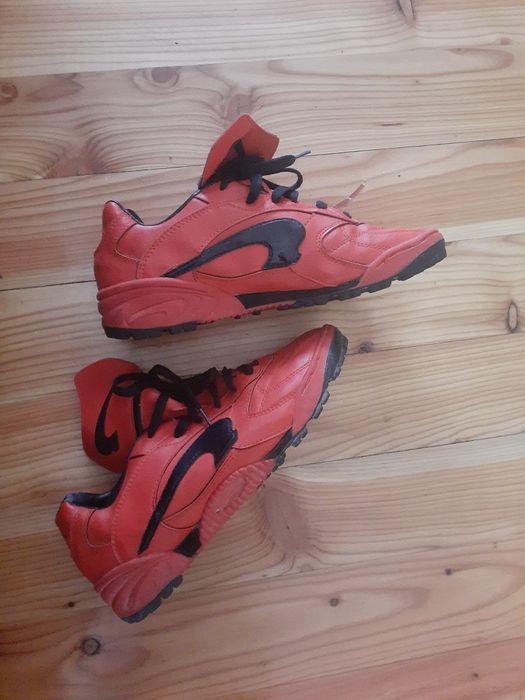 Бутси шкіра для спорту футболу кросівки кеди