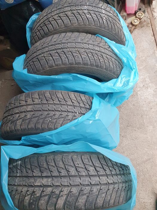 Opony zimowe 225/60r17 NOKIAN