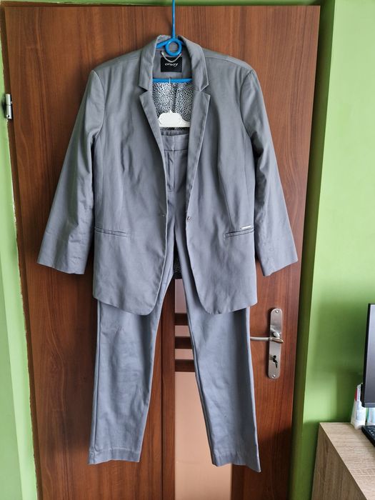 Garnitur damski ciemno szary (żakiet 42 + spodnie 38)