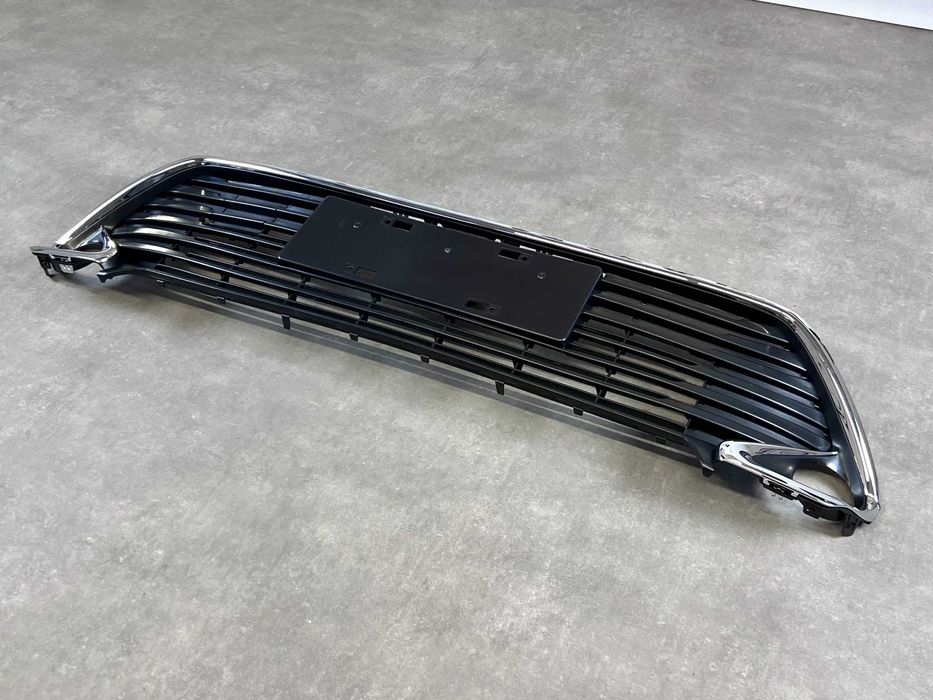 Нижня решітка ( з молдингом ) - Toyota Camry ( XV50 рест ) 5310233020