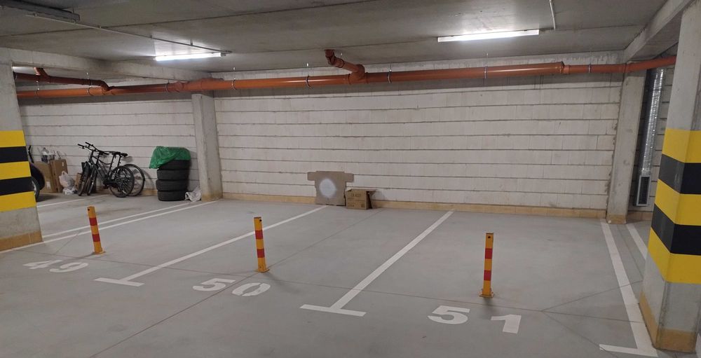 Miejsce postojowe w garażu. Maślice ul. Królewiecka/Wilkaska/Biedronka