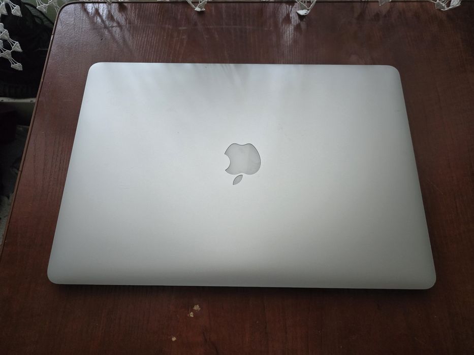 Macbook pro 15 2015 16/512 silver ідеальний стан! акб 100%