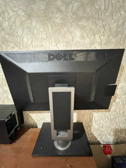Dell UltraSharp U2311 23"  Monitor 1920x1080 60Hz