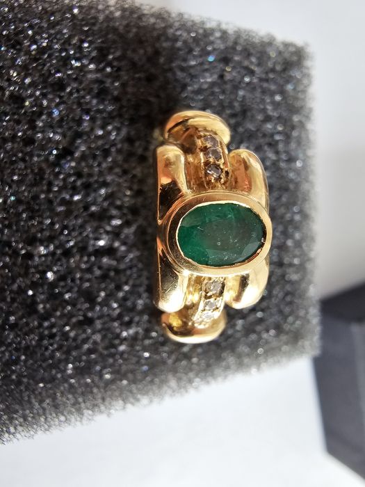 Anel ouro 19,2k com Esmeralda
