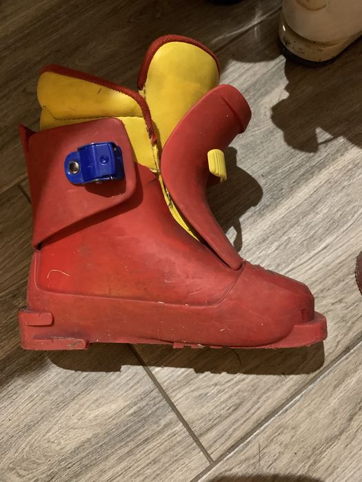 Narty 100 i buty 28 dla juniora.