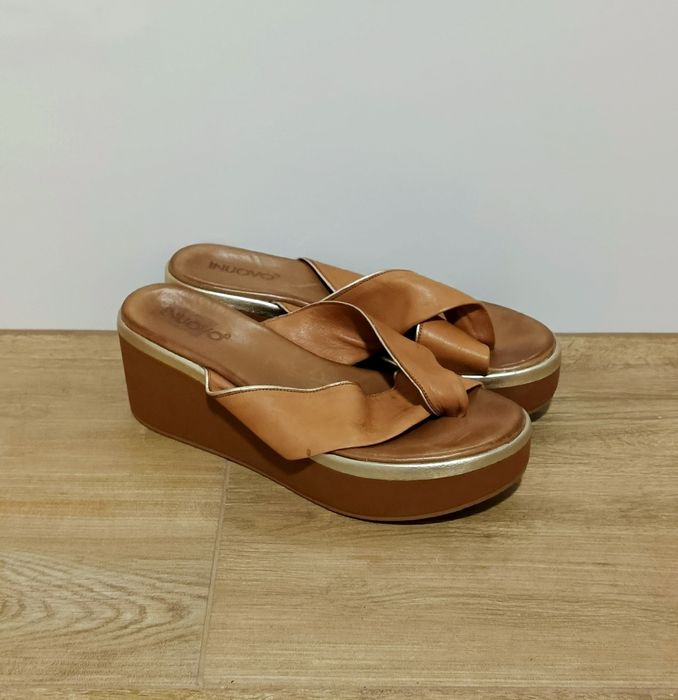 Klapki damskie na koturnie Inuovo 38