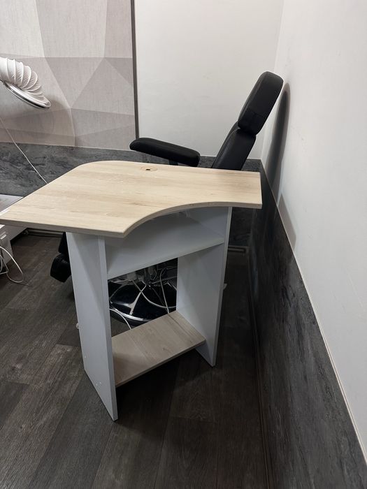 Крісло для педикюру, стіл для манікюру