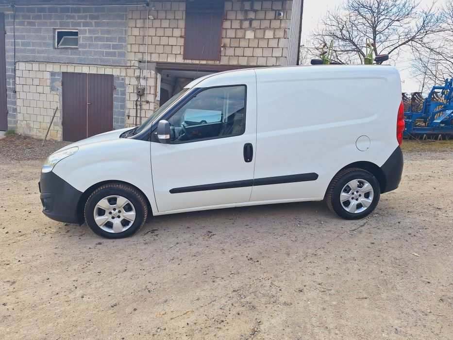 Opel Combo stan bdb 147 tysiecy km 2016 rok fiat dobro