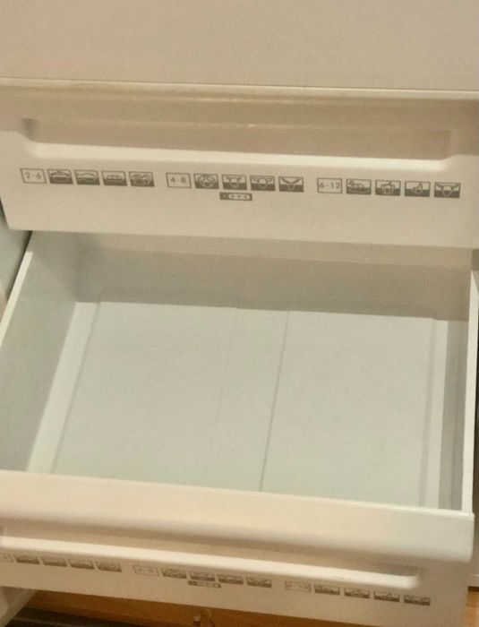 Frigorifico combinado AEG, em excelente estado (300 litros)