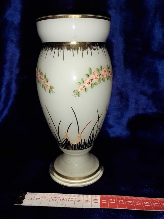 Jarra em Vidro Opalino