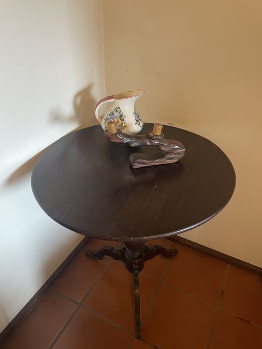 Mesa denoé de galo muito antiga