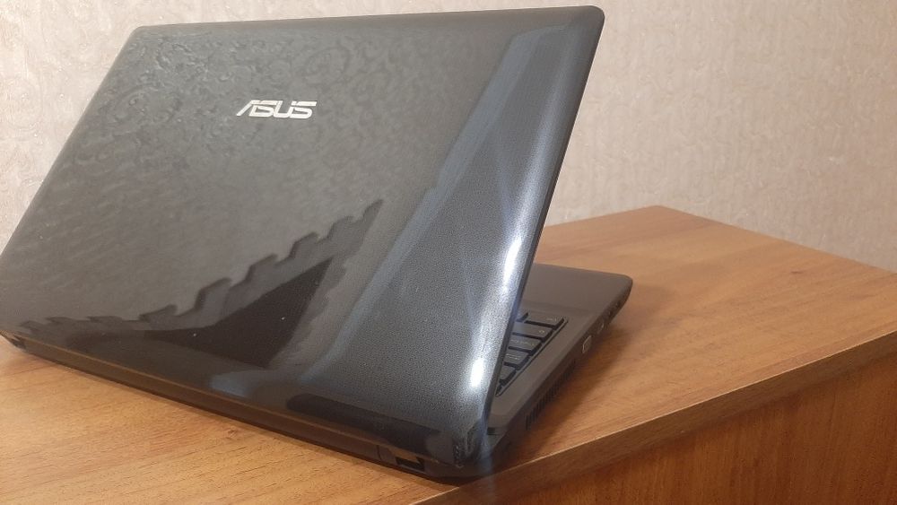 Новенький ноутбук Asus