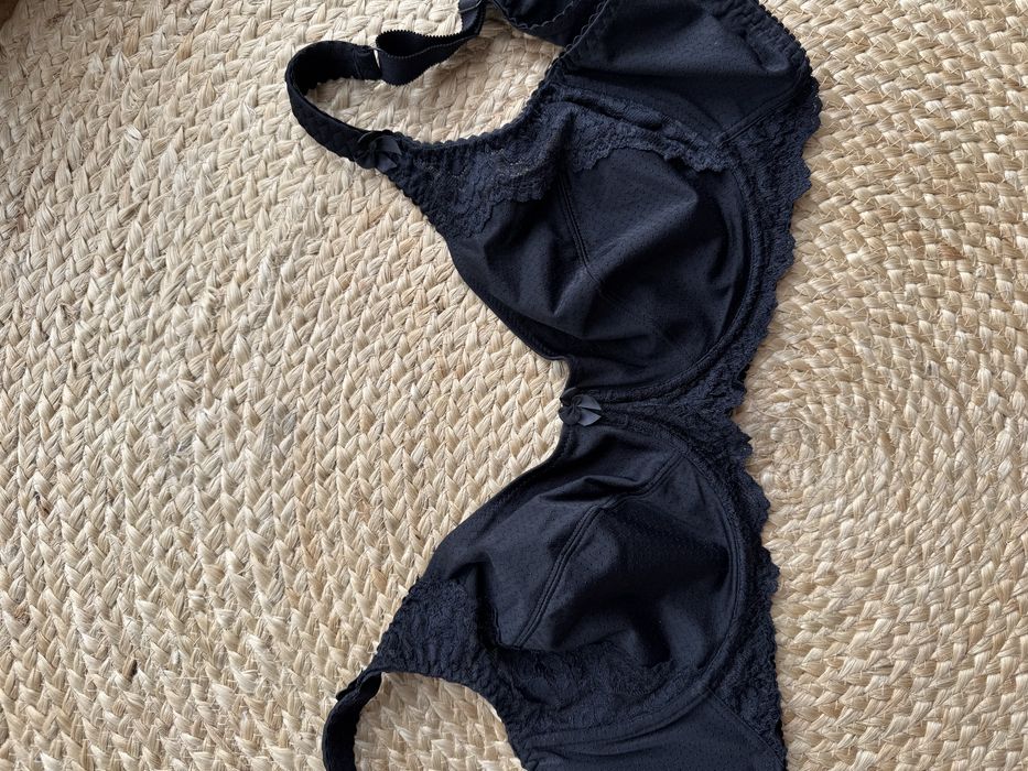 110 B czarny duży Stanik